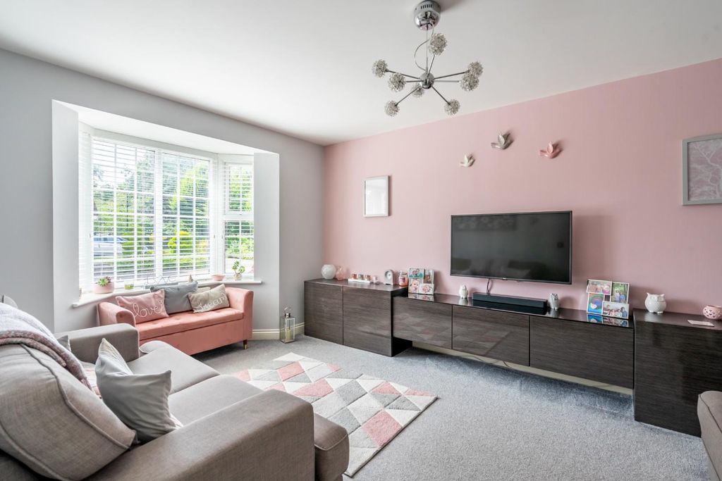 Property photo 3 of 16 Mallard Close (2 Of 30).Jpg