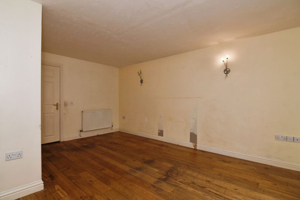 Property photo 2 of 10 Living Room