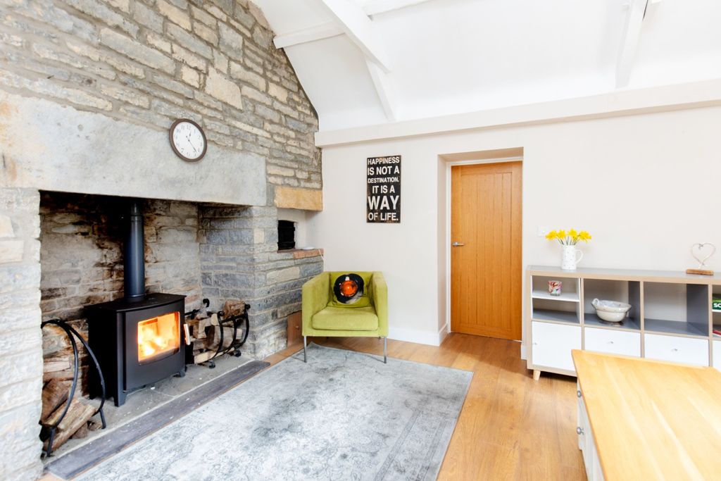 Property photo 3 of 8 2274113