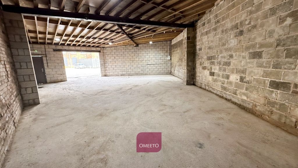 Property photo 1 of 3 Unit To Let