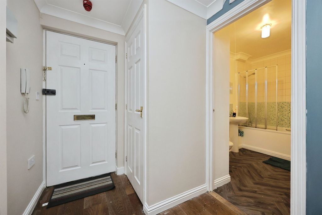 Property photo 3 of 10