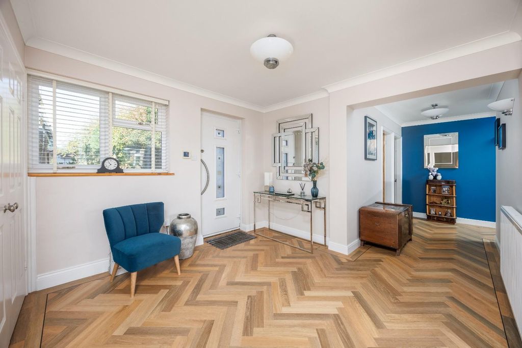 Property photo 2 of 26 Entrance Hall