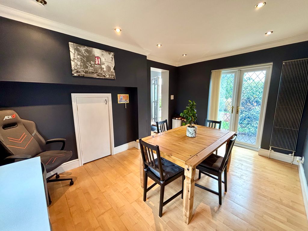 Property photo 3 of 17 Dining Room