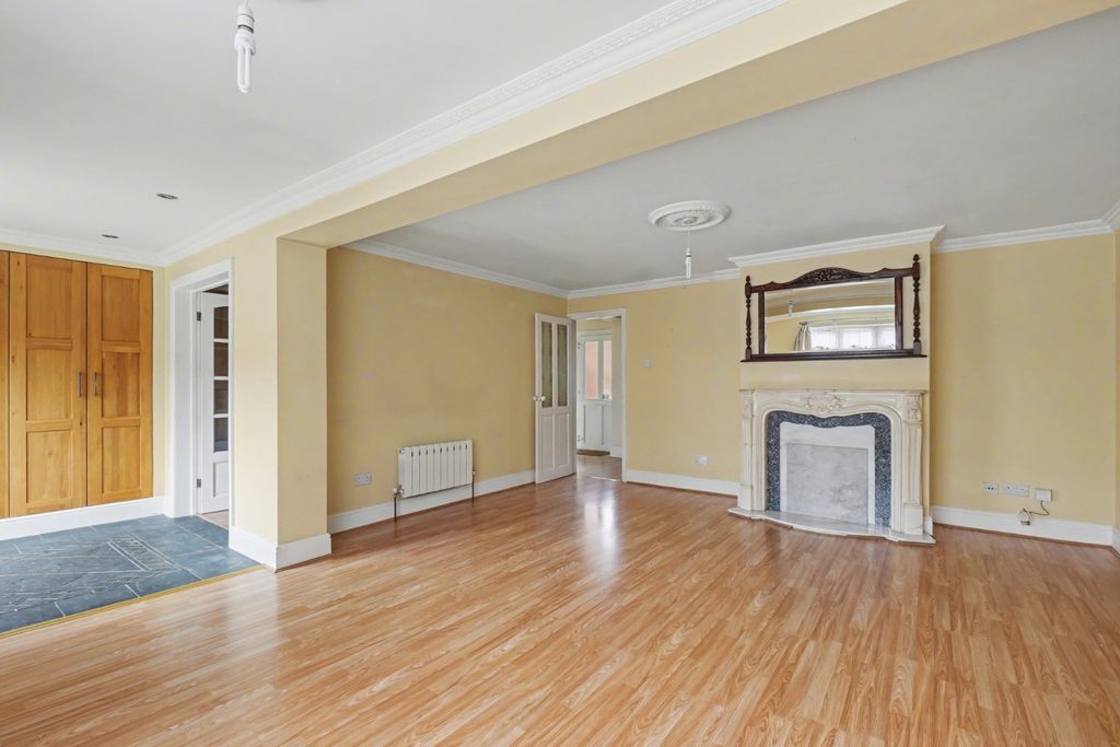 Property photo 3 of 19 4680927