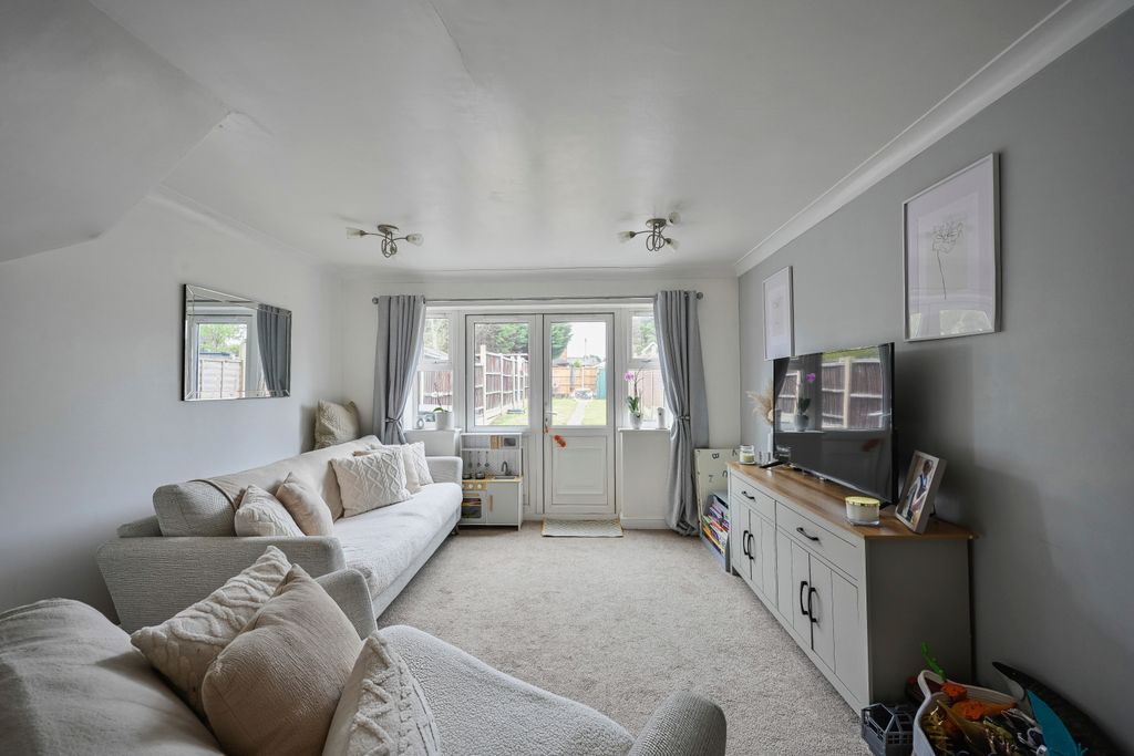 Property photo 2 of 15 Lounge