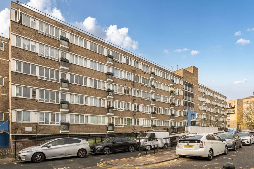 Property photo 2 of 20