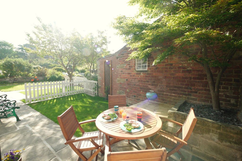 Property photo 2 of 21