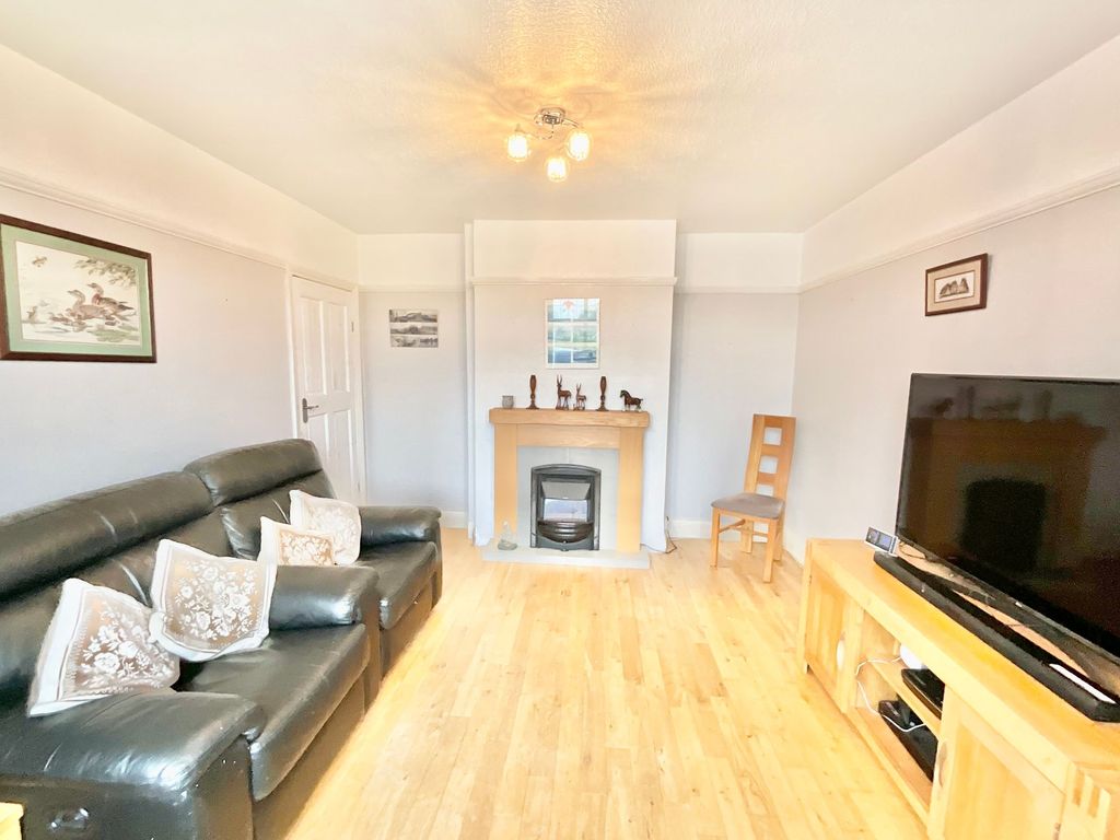 Property photo 3 of 28