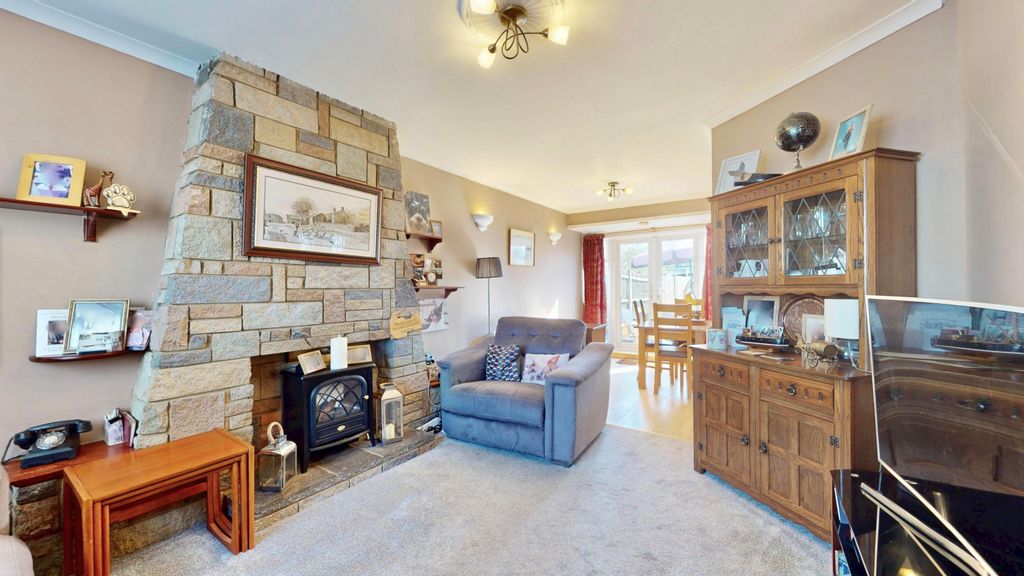 Property photo 2 of 31