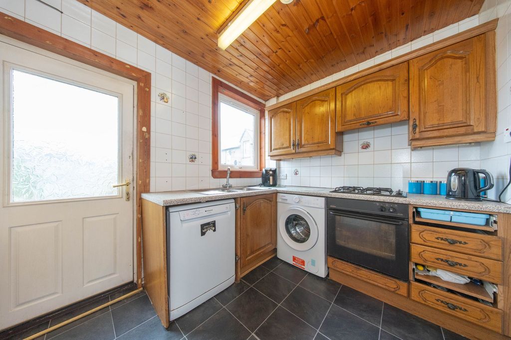 Property photo 3 of 25 Kitchen