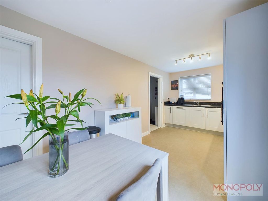 Property photo 2 of 19 Cam01943G0-Pr0371-Still004.Jpg