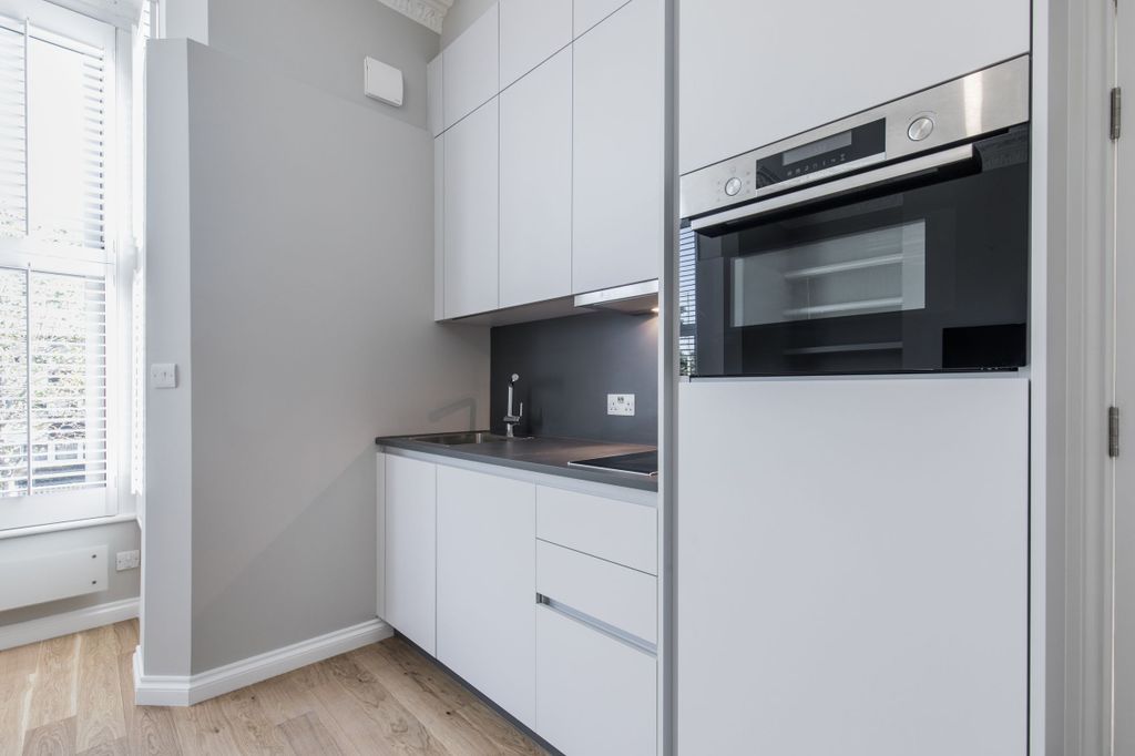 Property photo 3 of 12 Kitchen