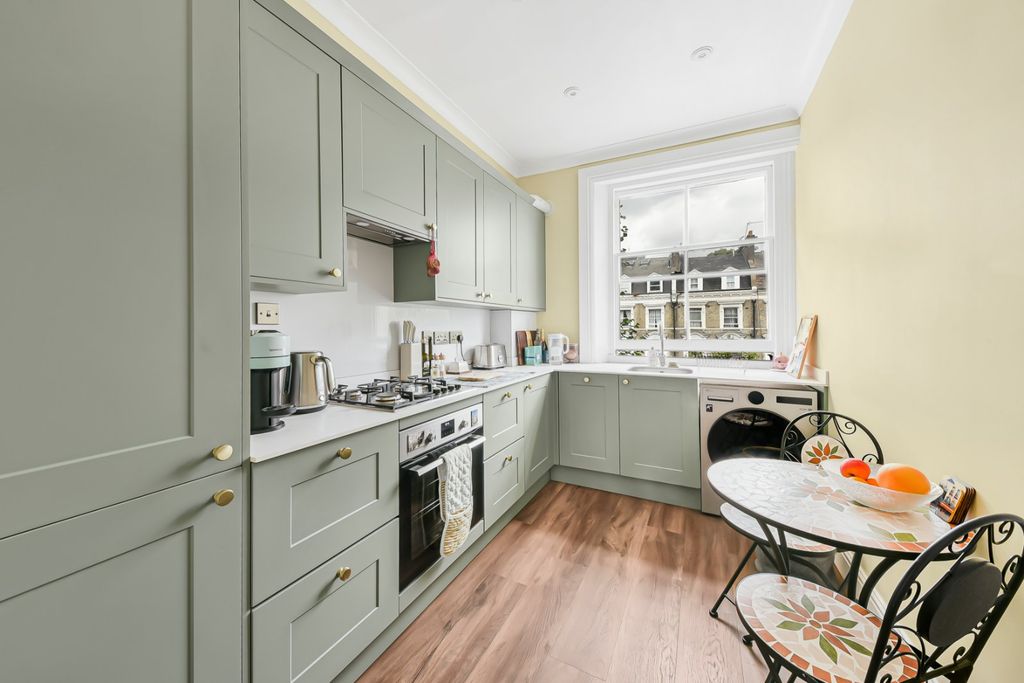 Property photo 3 of 9 Kitchen