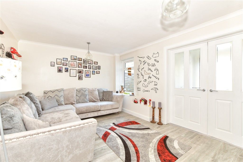 Property photo 1 of 10 Lounge