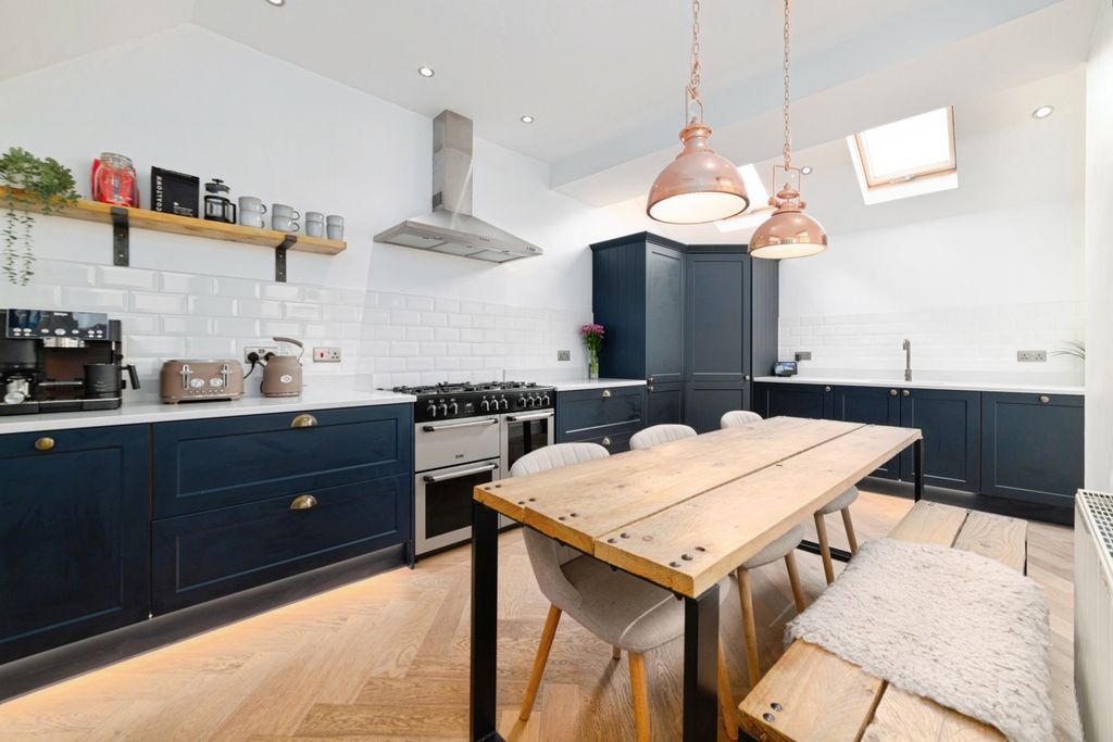 Property photo 3 of 21 Pbox-Img.Jpg