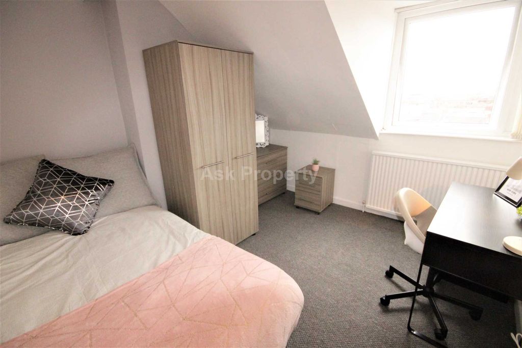 Property photo 1 of 3
