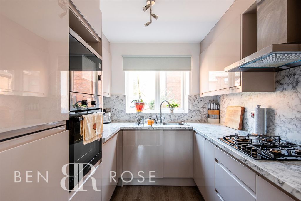 Property photo 2 of 11 Kitchen