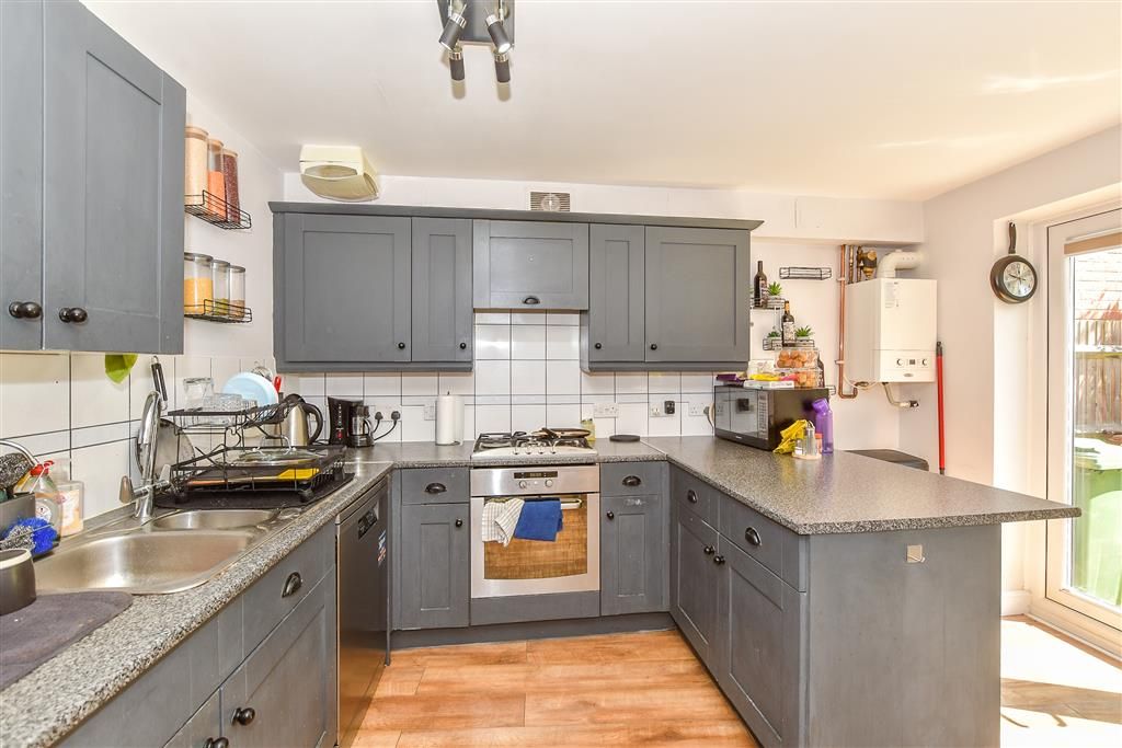 Property photo 1 of 11 Kitchen