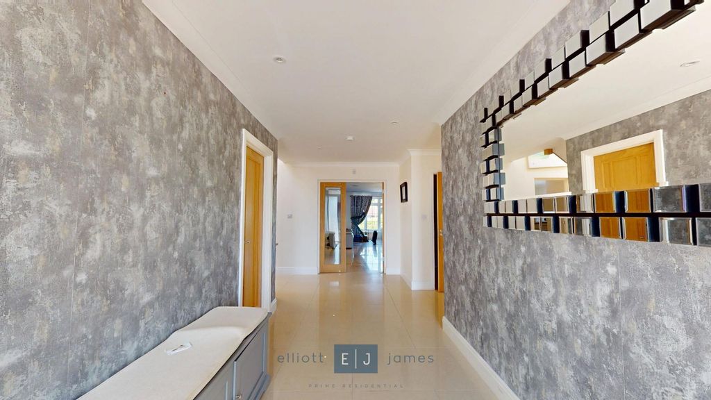 Property photo 3 of 24