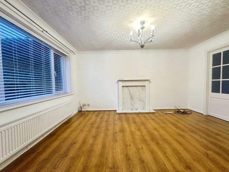 Property photo 2 of 17 Lounge