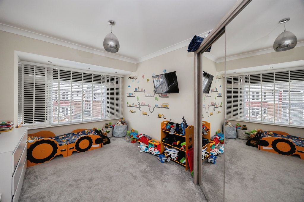 Property photo 2 of 17