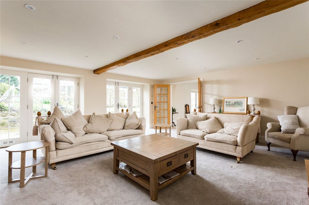 Property photo 3 of 20 Sitting Room