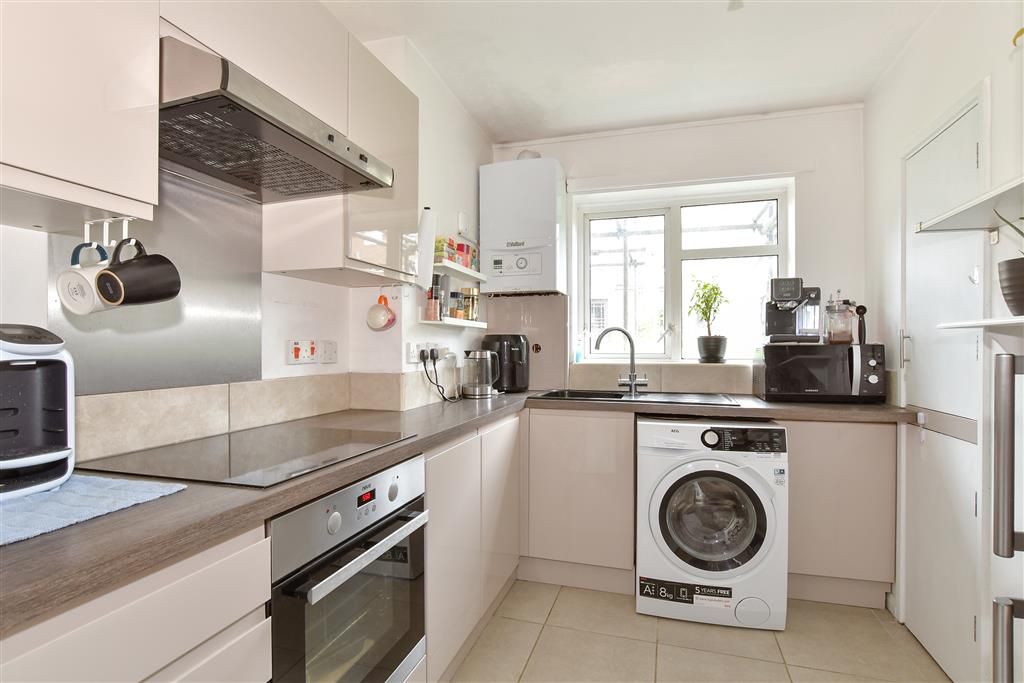 Property photo 3 of 9 Kitchen
