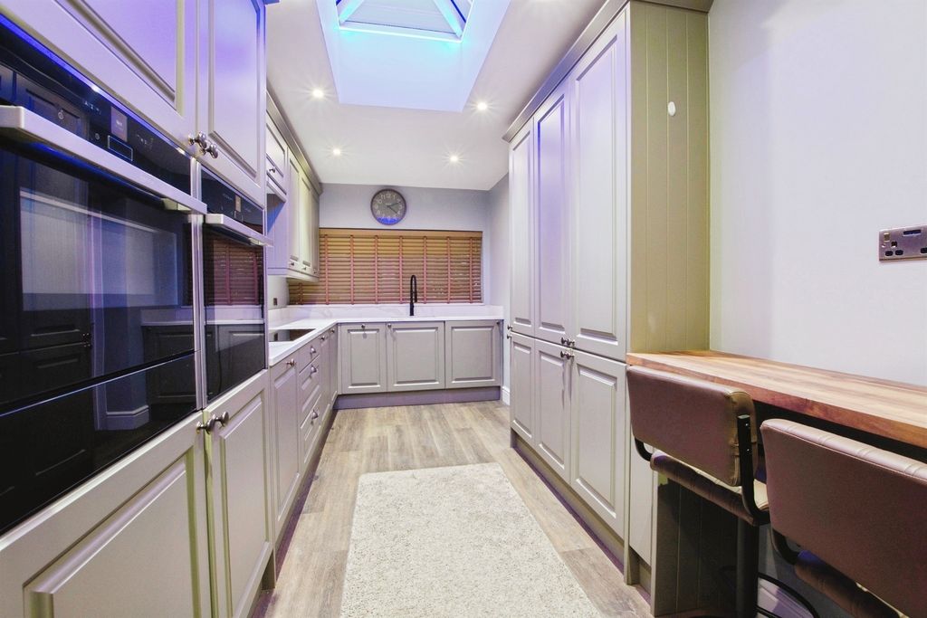 Property photo 2 of 18 Kitchen