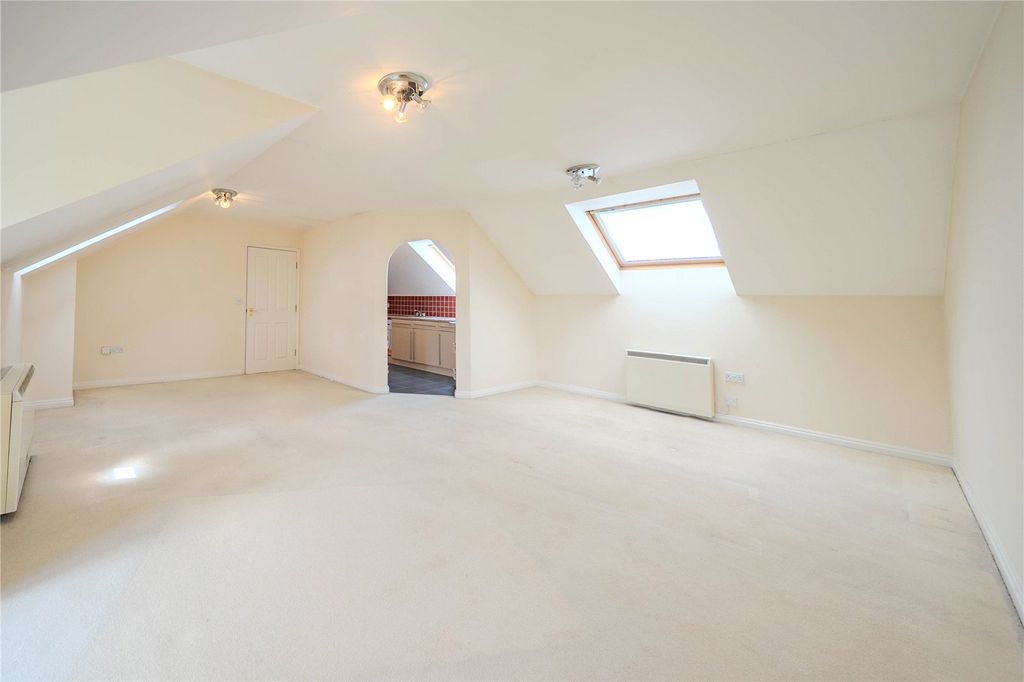 Property photo 2 of 11 Picture No. 32