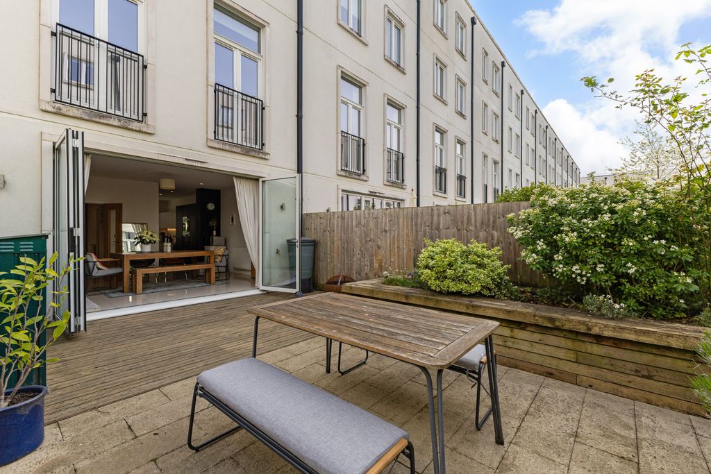 Property photo 3 of 21 Garden