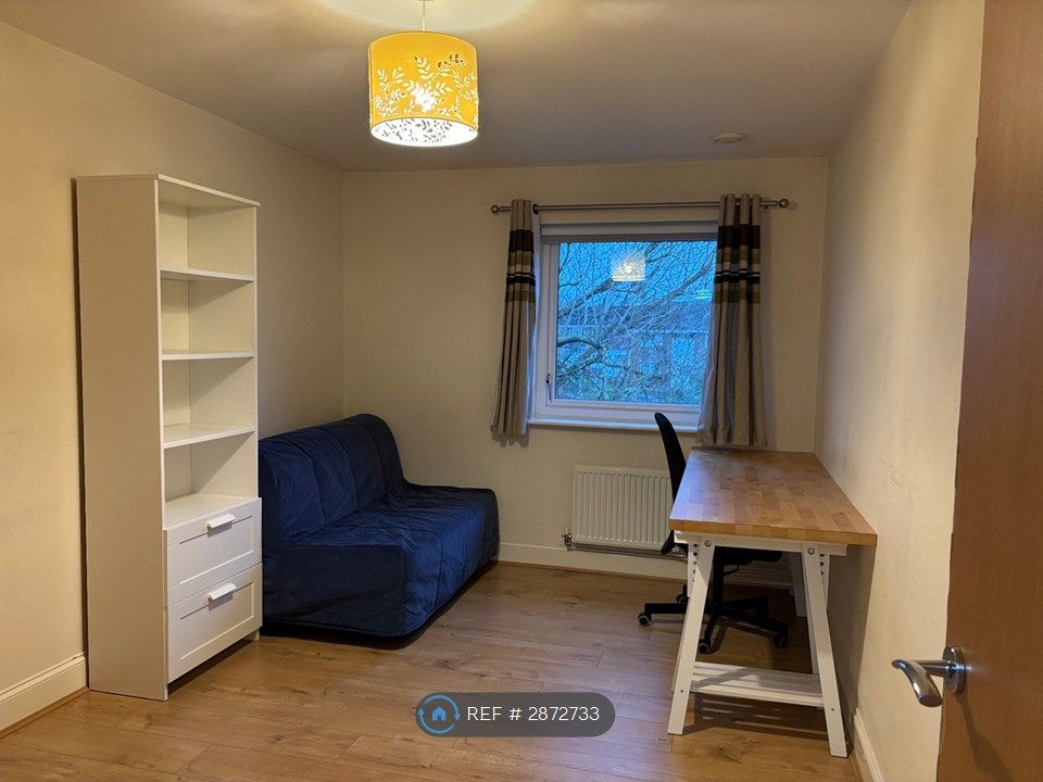 Property photo 3 of 11 Secondary Bedroom