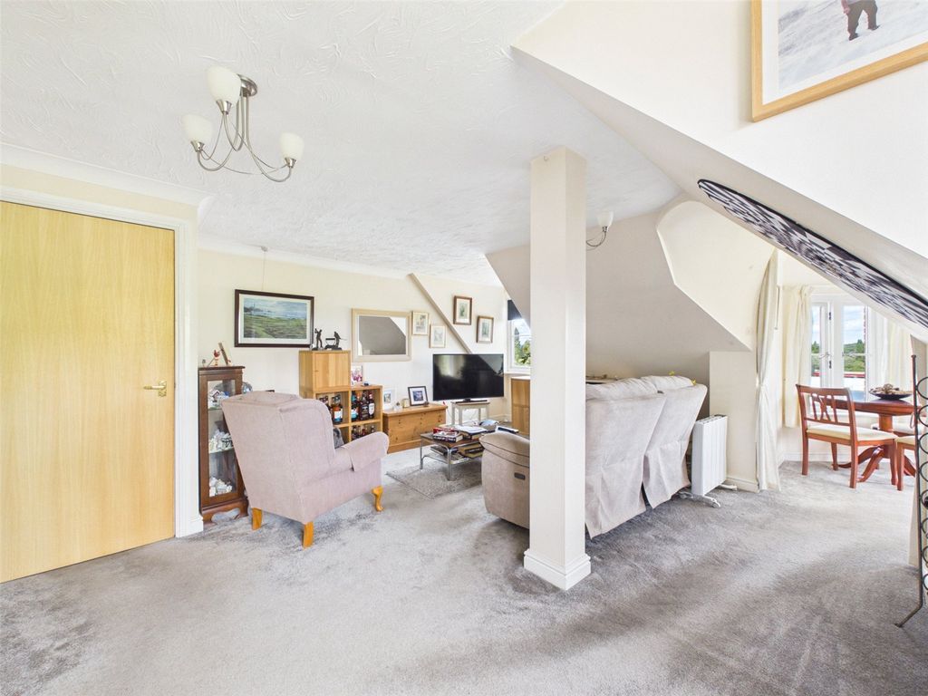 Property photo 2 of 12 Picture No. 14