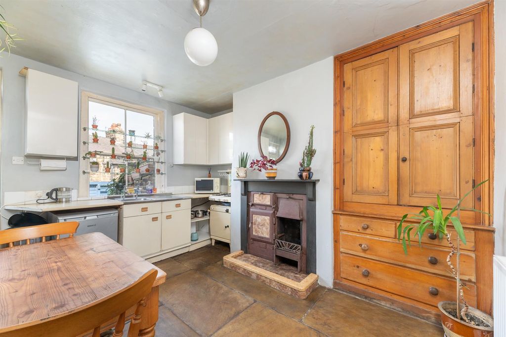 Property photo 2 of 24 Dining Kitchen