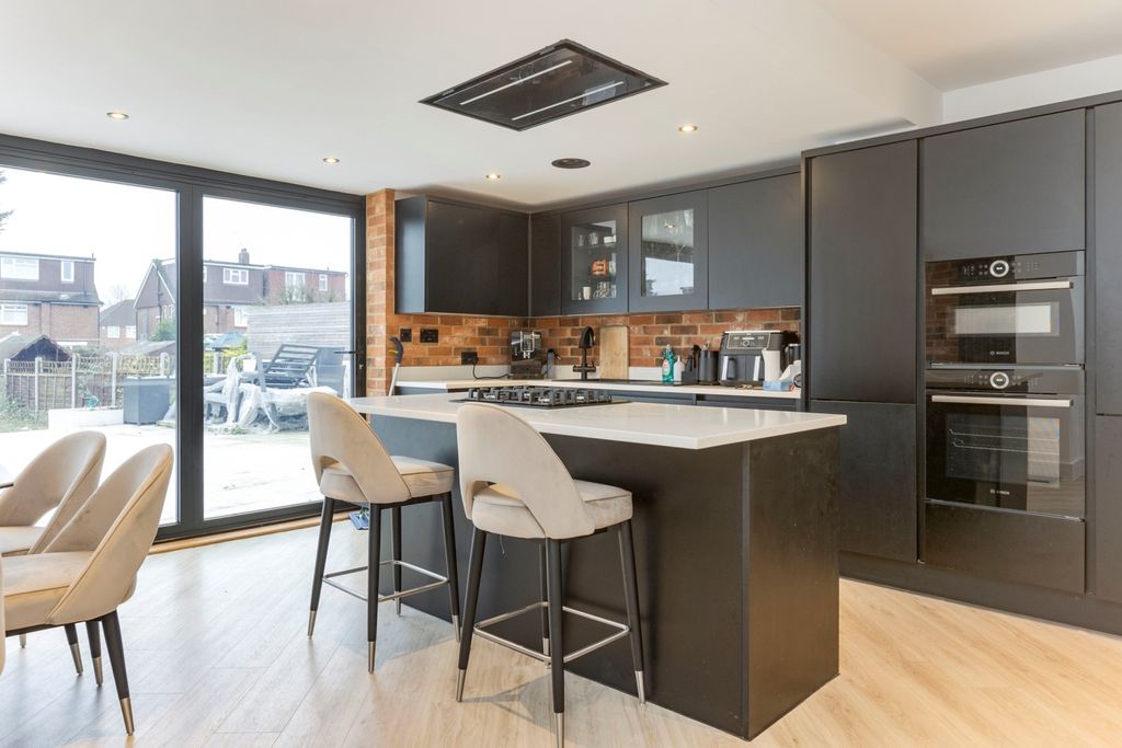 Property photo 1 of 10 Kitchen