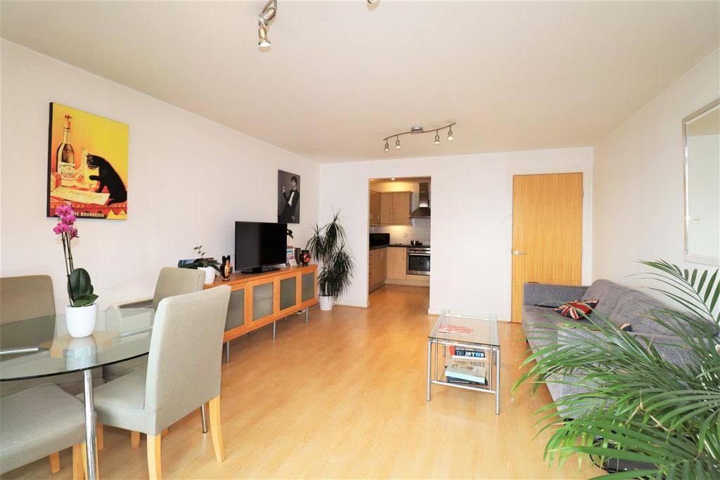 Property photo 3 of 8 Berglen Court.Jpg