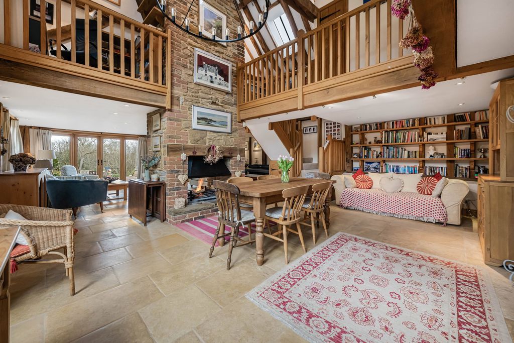 Property photo 2 of 28