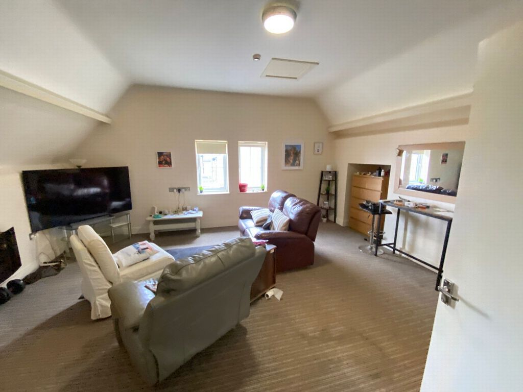 Property photo 1 of 7 Photo 6