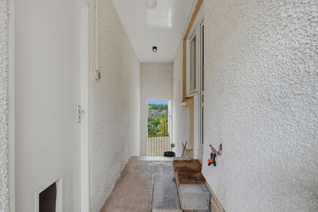 Property photo 3 of 33
