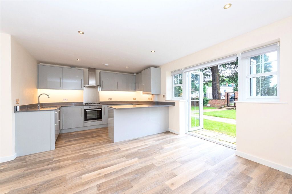 Property photo 3 of 8 Picture No. 18