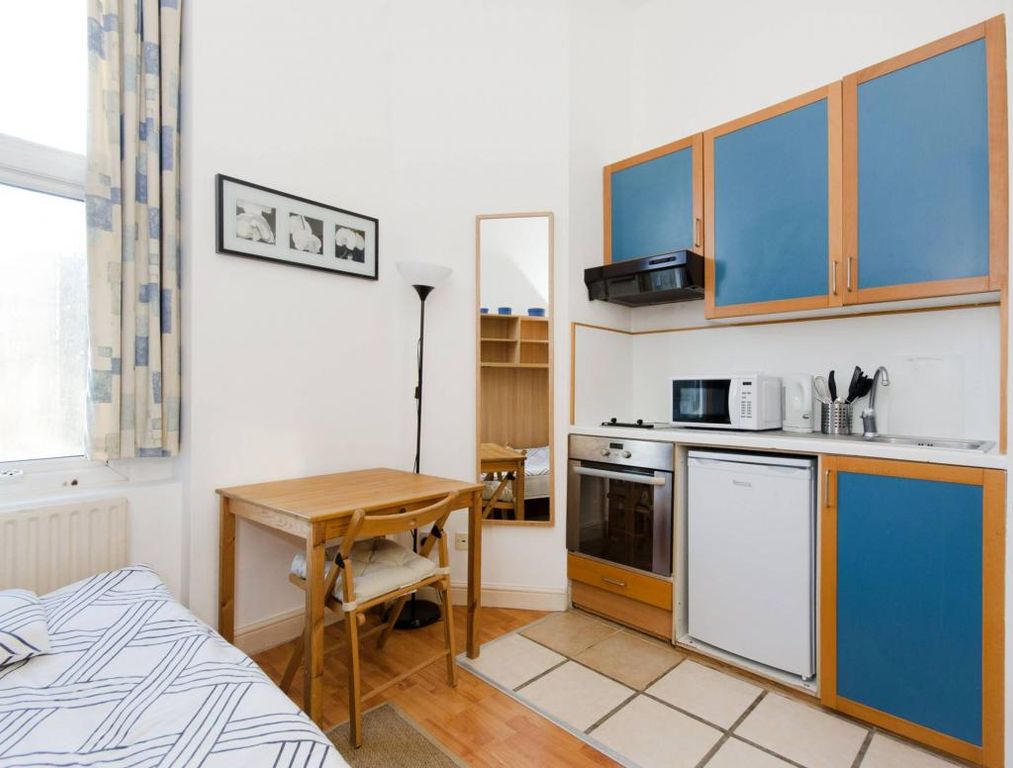 Property photo 1 of 6 Studio To Rent