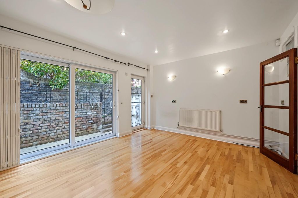 Property photo 1 of 12 Living Room