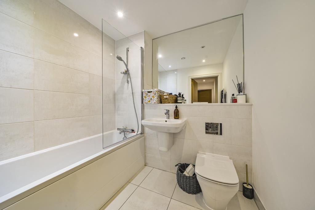 Property photo 2 of 10 Bathroom