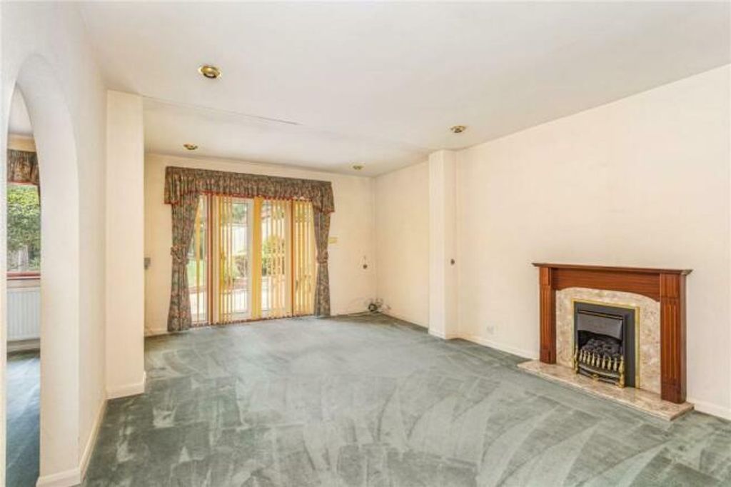 Property photo 3 of 11