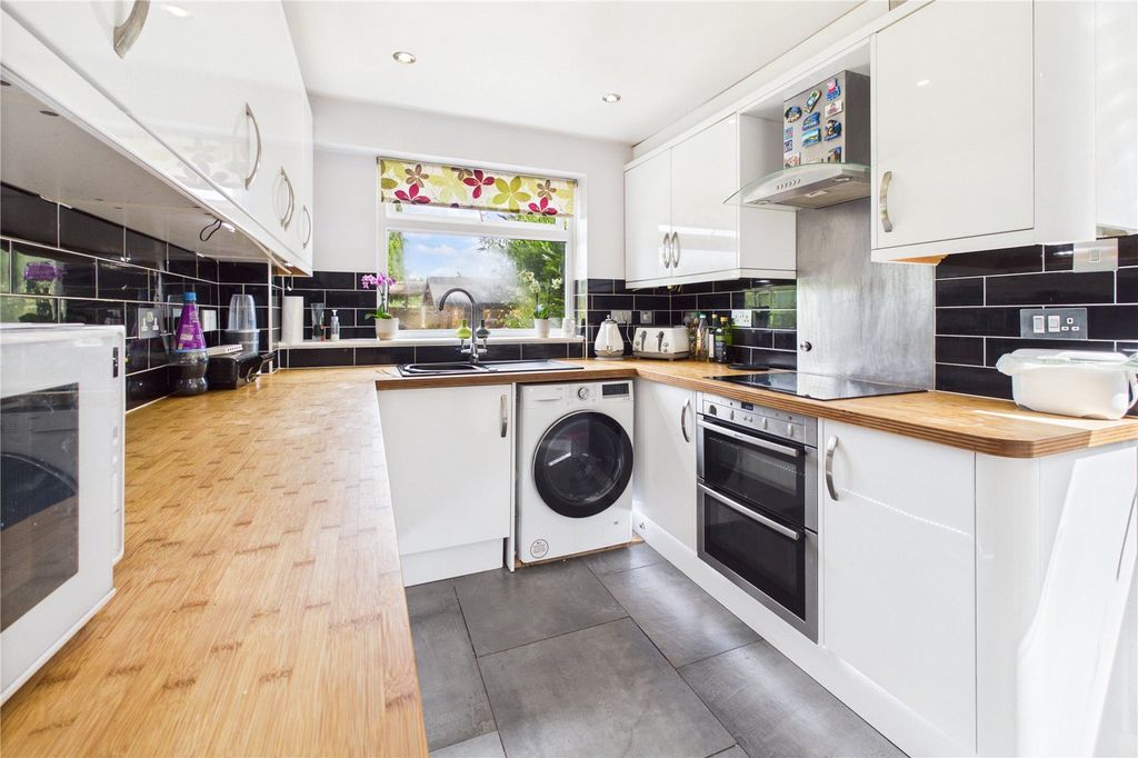 Property photo 2 of 19 Kitchen