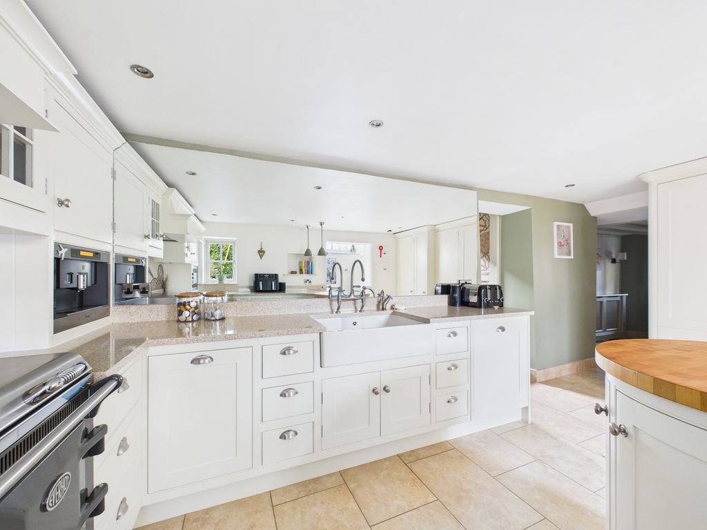 Property photo 3 of 28 Kitchen 1