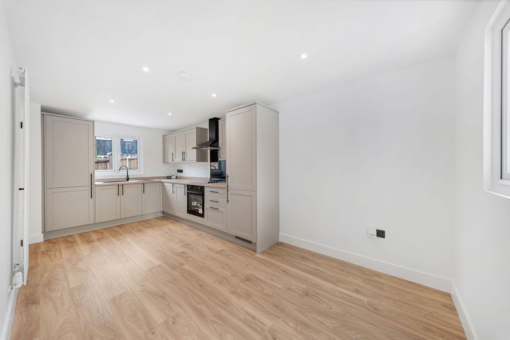 Property photo 2 of 40