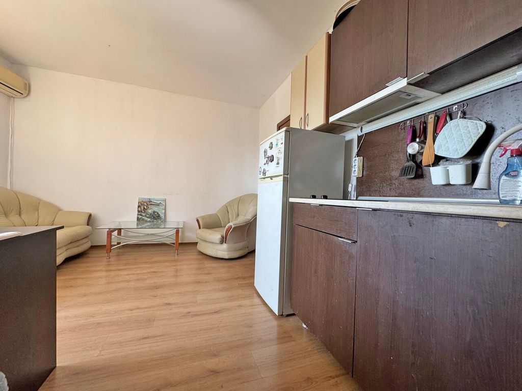 Property photo 3 of 12