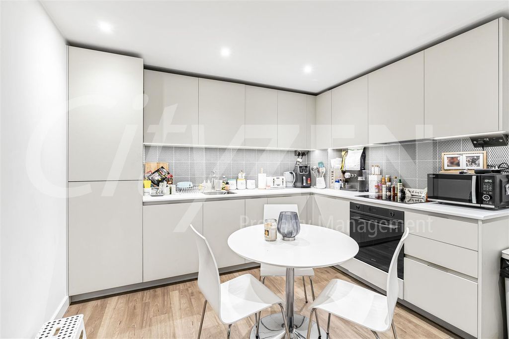 Property photo 3 of 11 Kitchen/Dining Area
