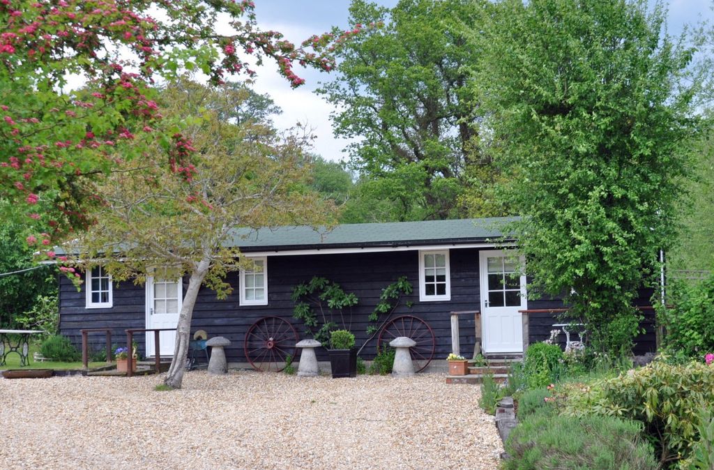 Property photo 1 of 5 Front (Main)