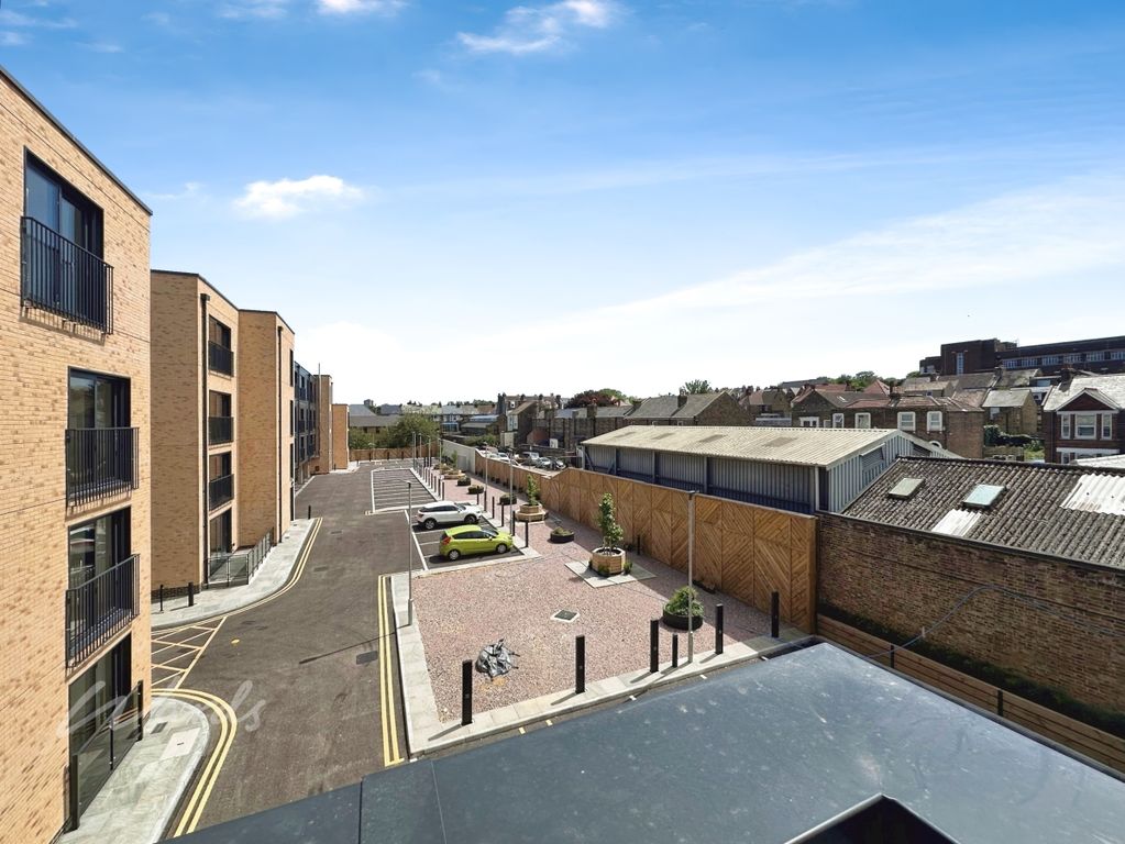 Property photo 1 of 9 15 Wt Balcony Vie...